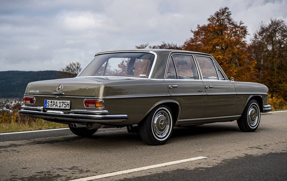 mercedes-benz-250-back