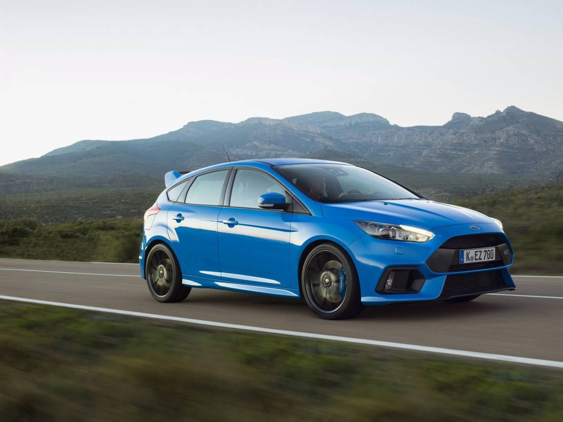 ford-focus-rs-side