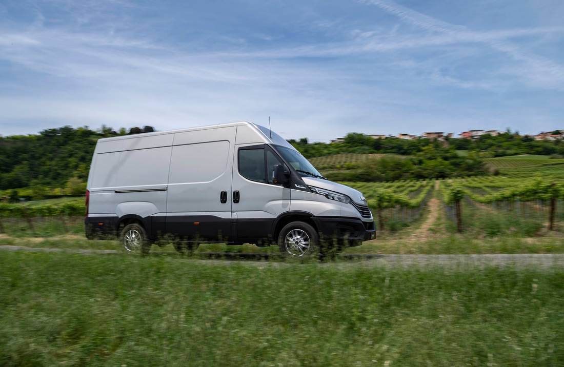 iveco-new-daily-side
