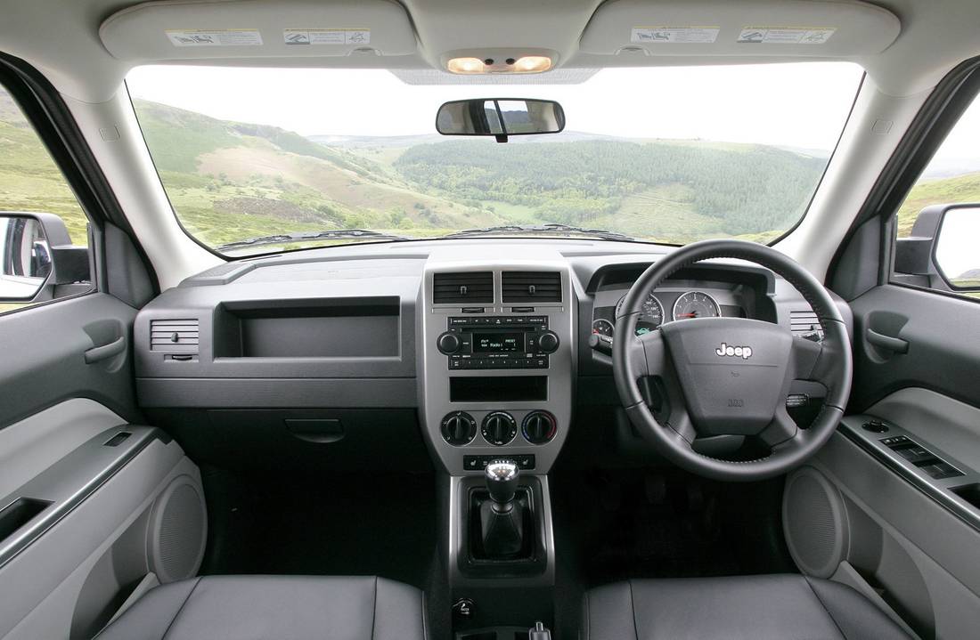 jeep-patriot-interior