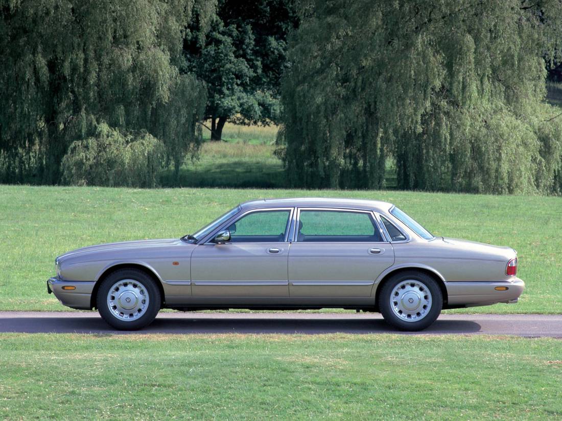 daimler_v8_opzij