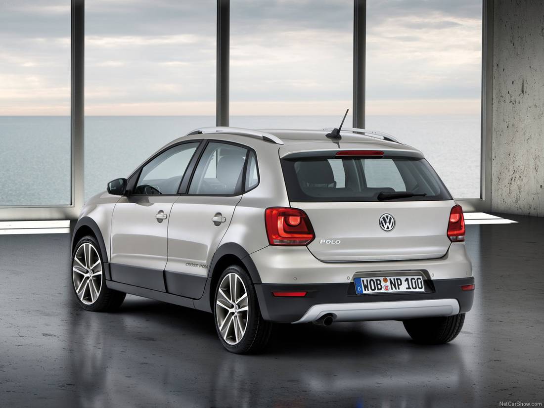 Volkswagen-CrossPolo-2011-1280-0d