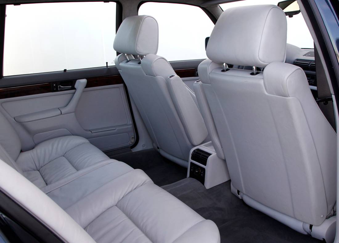 bmw-735i-seats