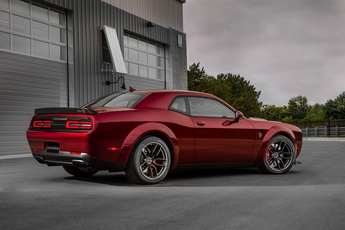 dodge-challenger-back