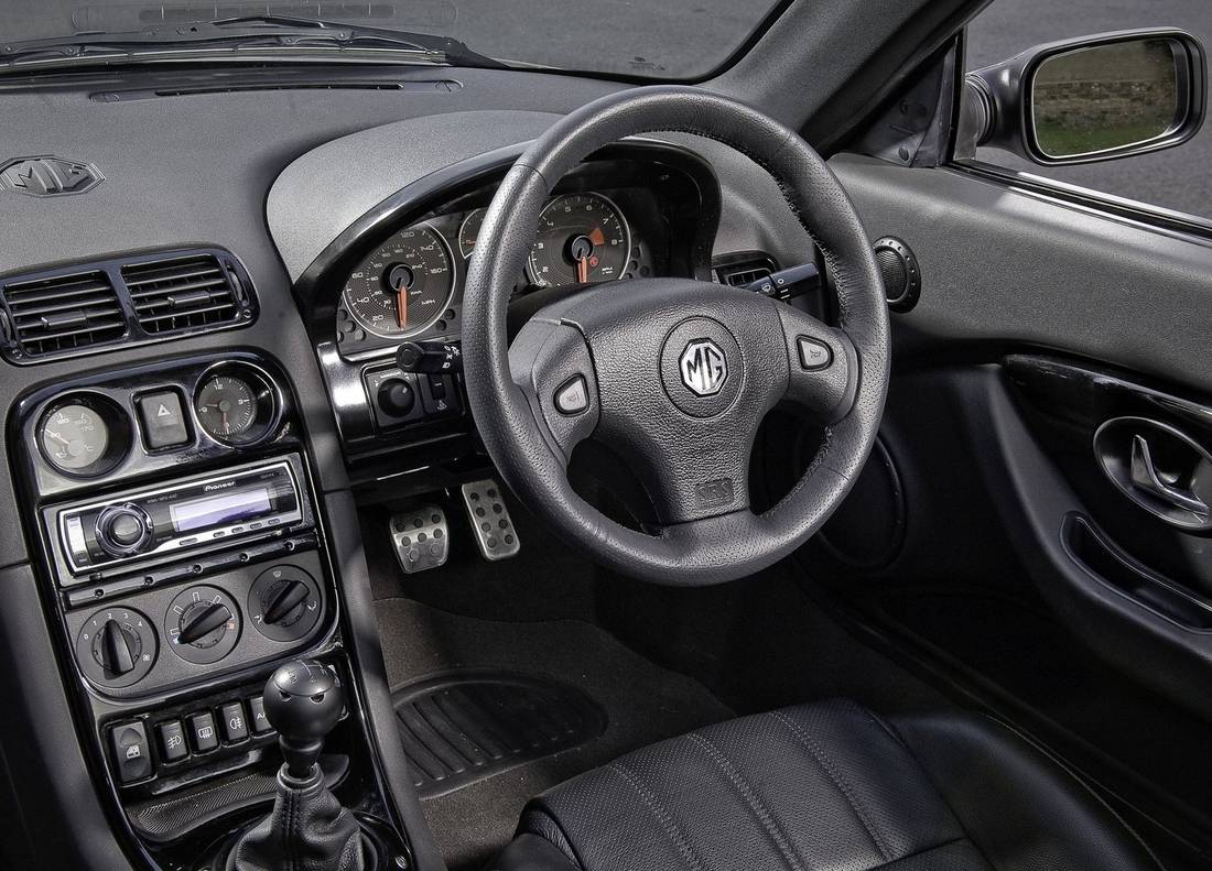 mg-tf-interior