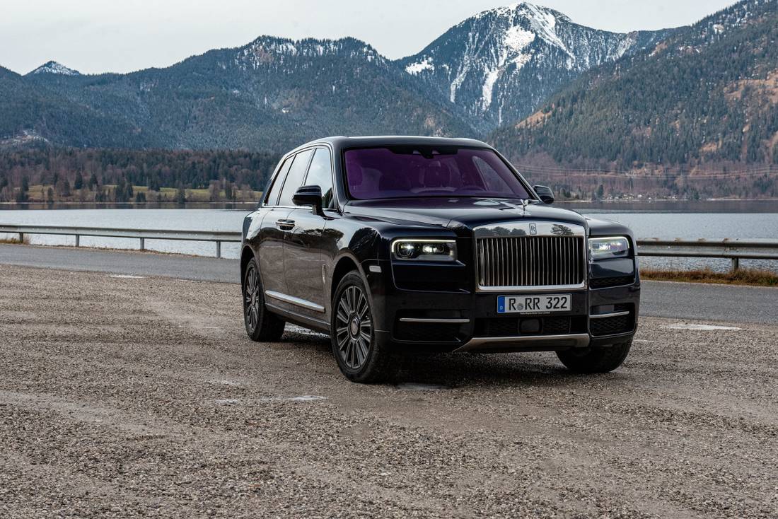 Rolls-Royce-Cullinan-Hero