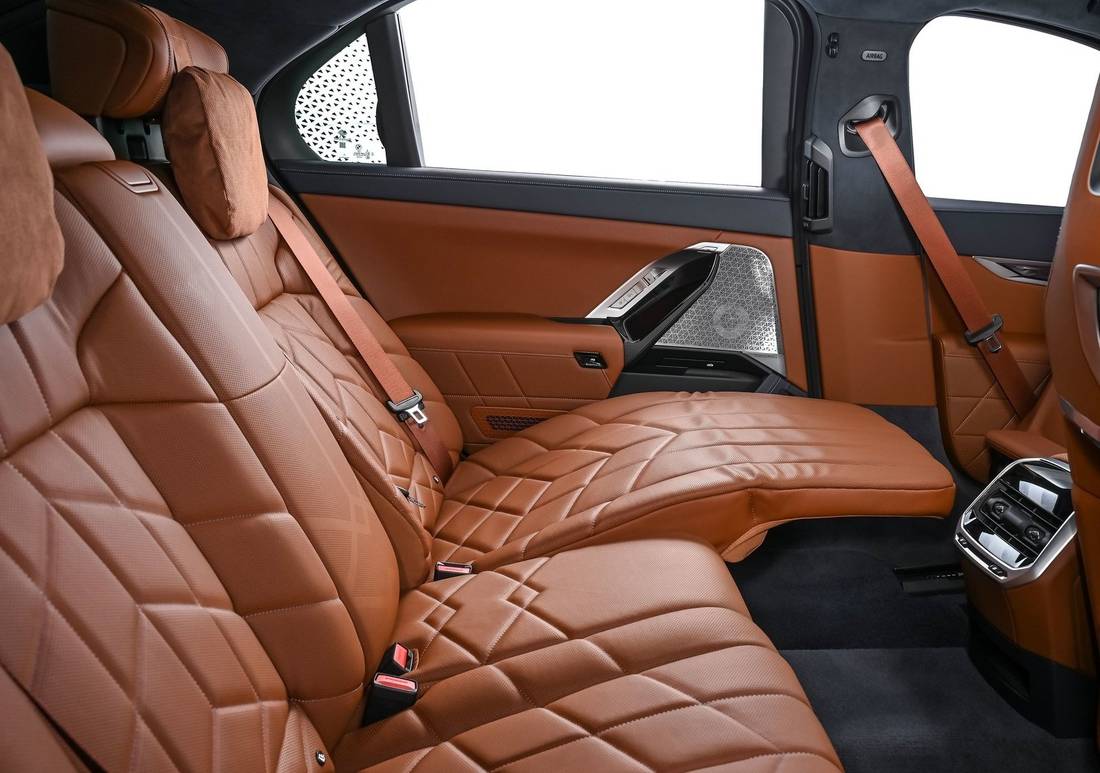 bmw-740i-seats