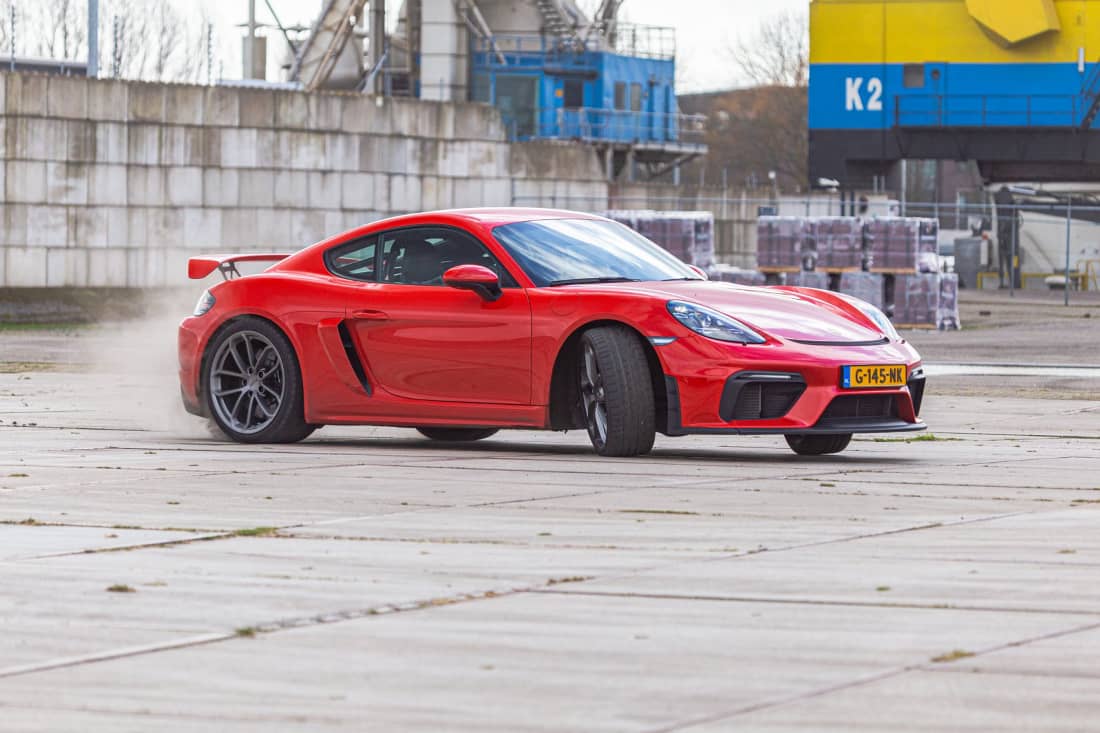 Geniet, maar sprint met mate: de Porsche Cayman GT4 is zwaar verslavend