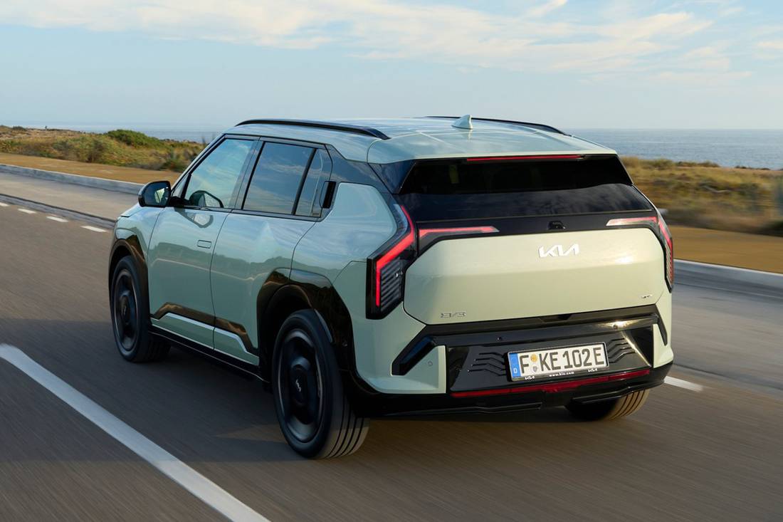 kia-ev3-side