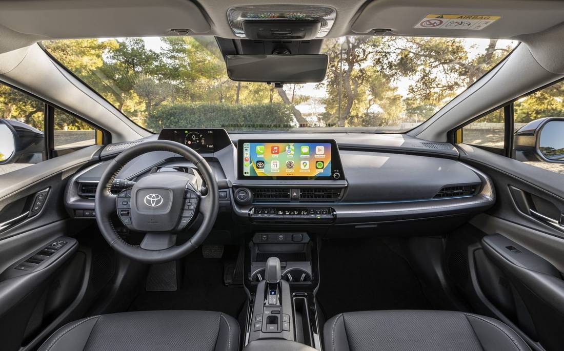 toyota-prius-plug-in-hybrid-2023-2