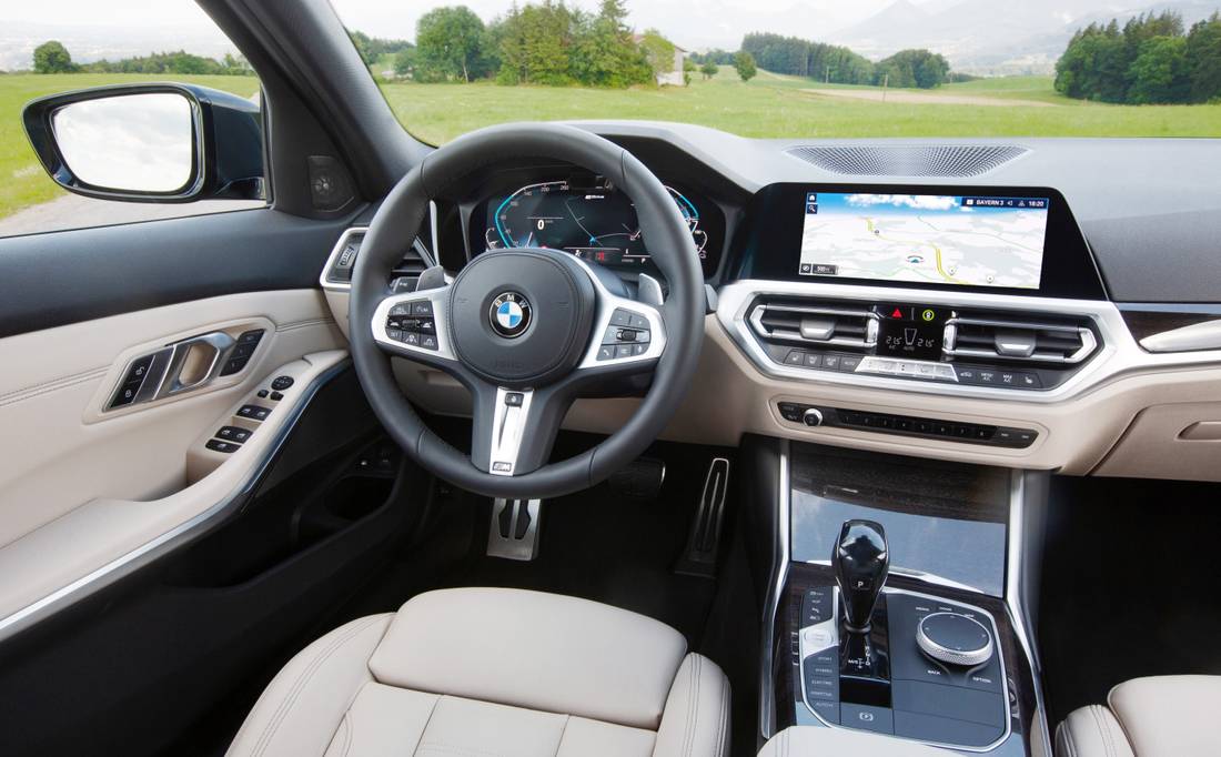 bmw-330e-touring-interior