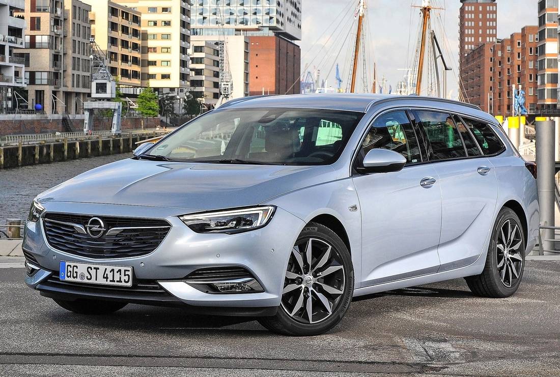 Opel Insignia: afmetingen, motoren, prijzen concurrenten -