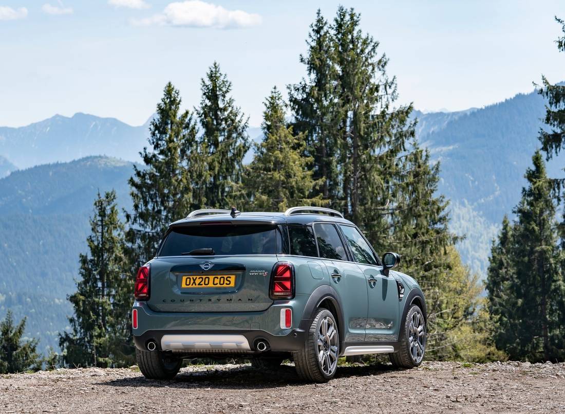 mini-countryman-backview