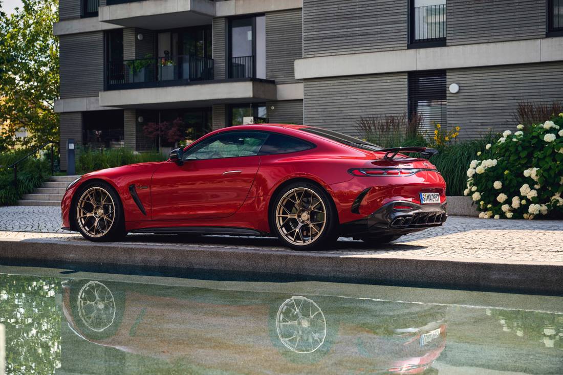 mercedes-amg_gt_63_s_e_performance_1