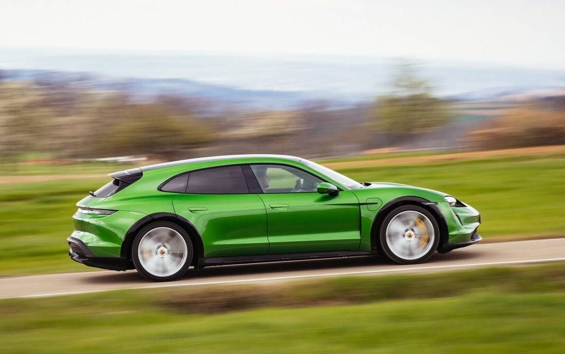 porsche-taycan-cross-turismo-side