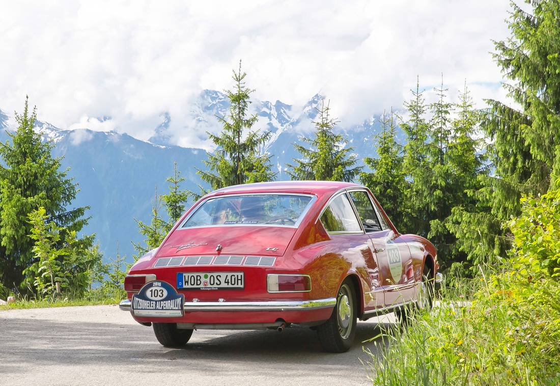 volkswagen-karmann-ghia-back