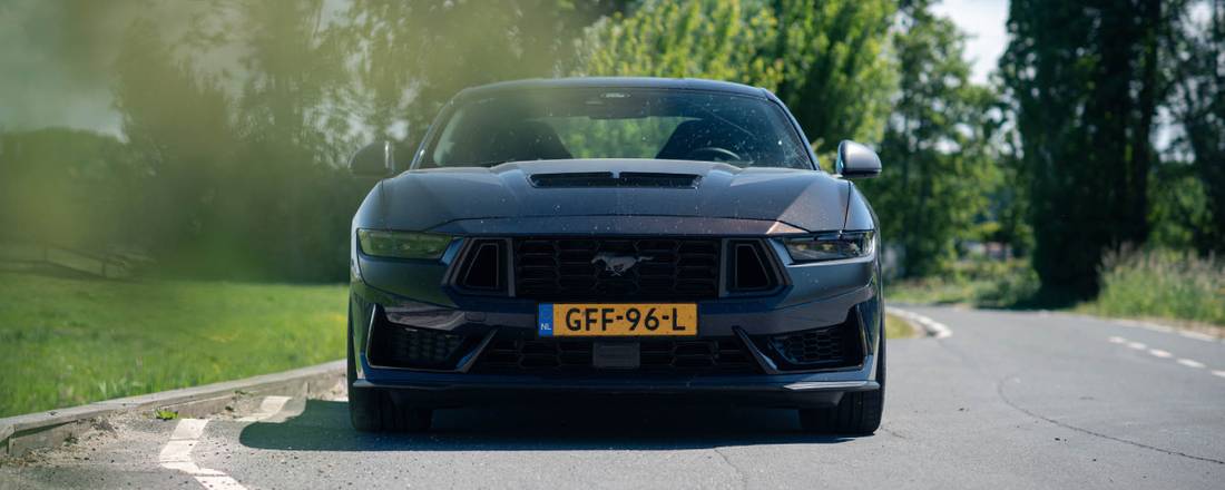 Review – Ford Mustang Dark Horse (2025): V8-kracht in zijn puurste vorm