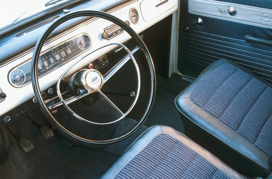 opel-kadett-interior