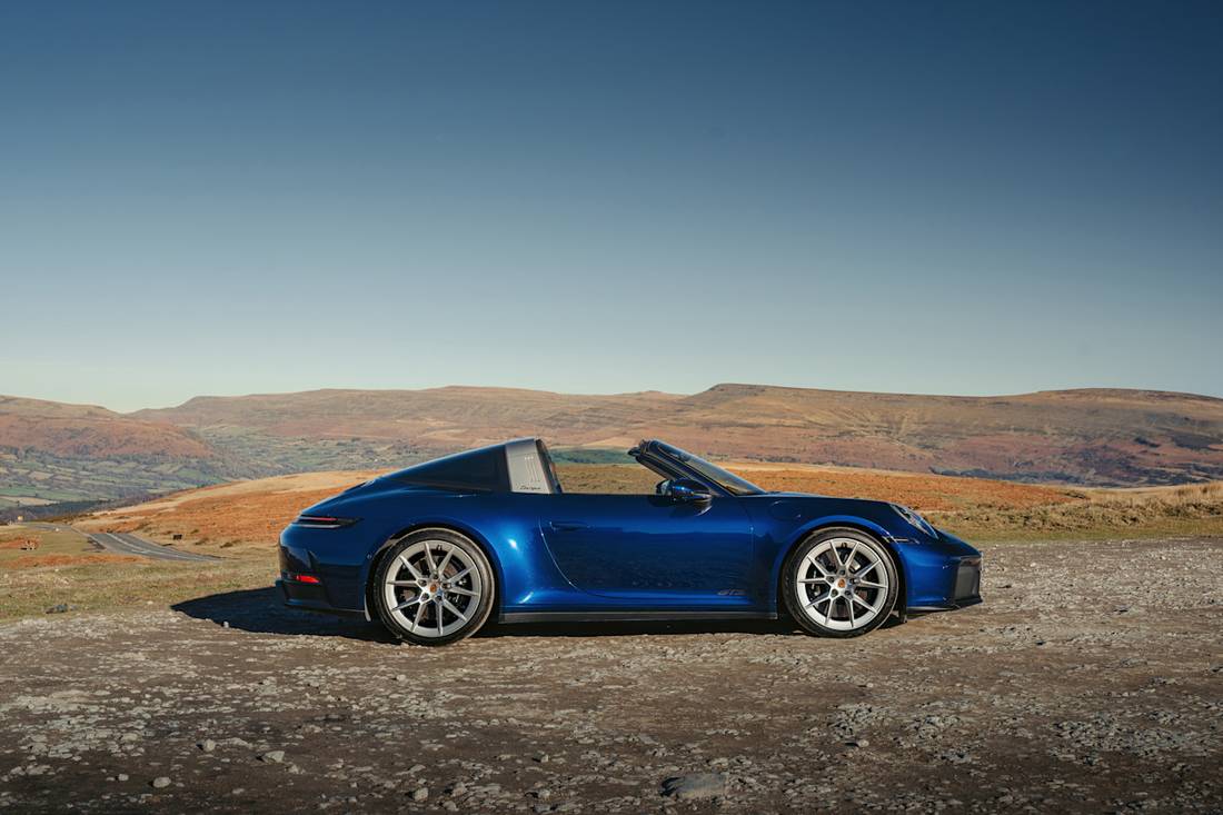 porsche 911 992 targa 4 gts