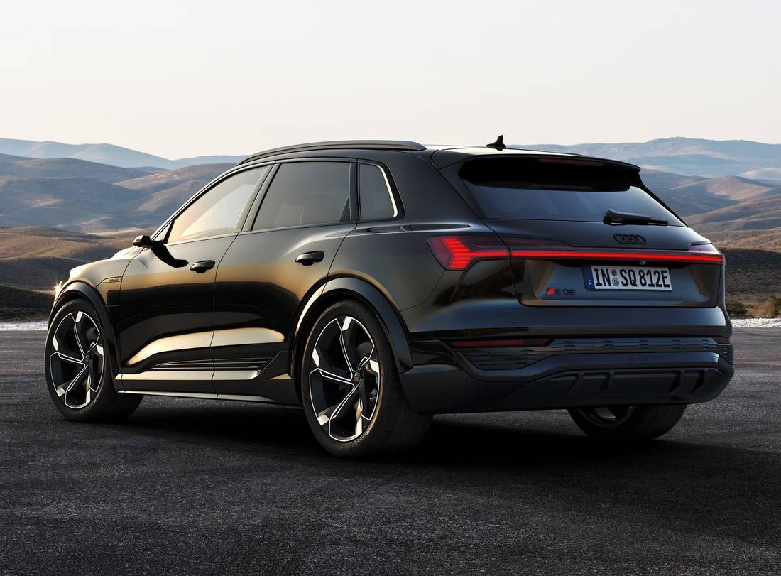 audi-sq8-e-tron-quattro-back