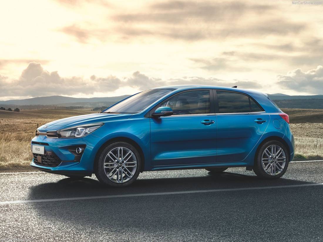 kia-rio-side