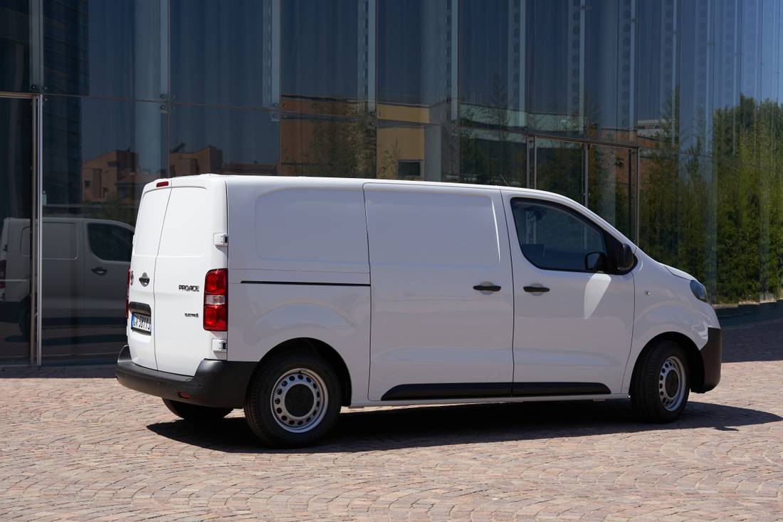 toyota_proace_electric_van_achter