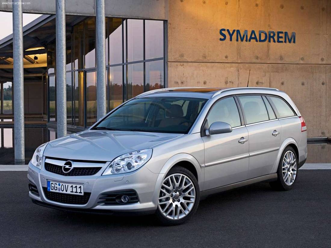 Opel-Vectra_Caravan-2006-1280-06