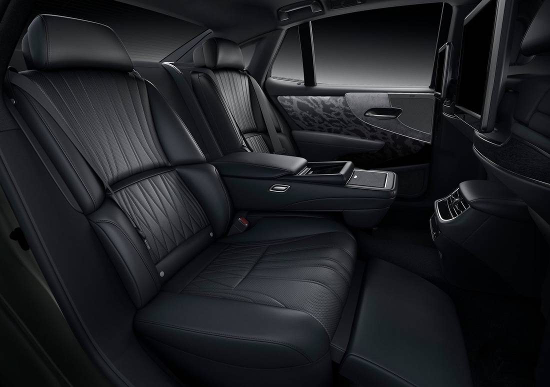 lexus-ls-seats