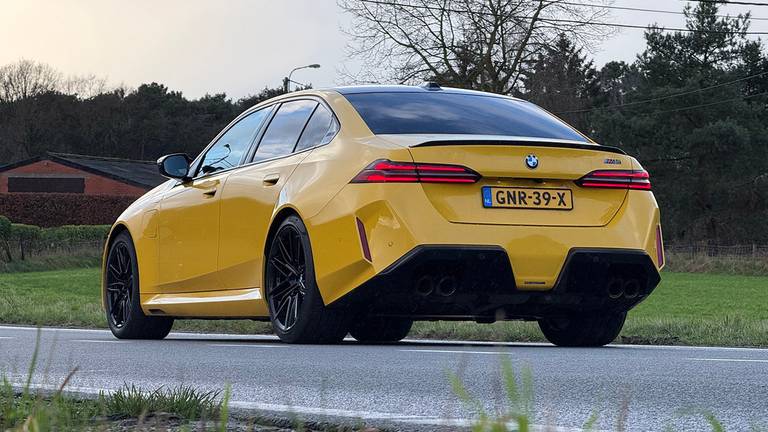 CR-70 - AutoScout24 - BMW M5 2025 foto21