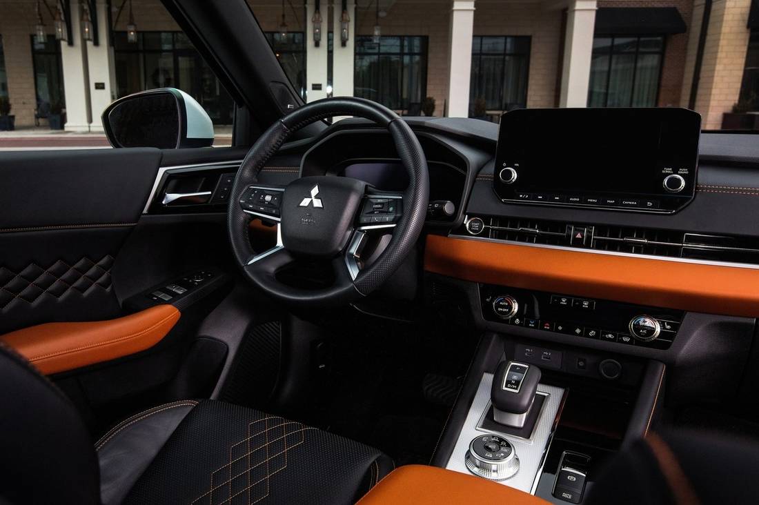 mitsubishi-outlander-interior