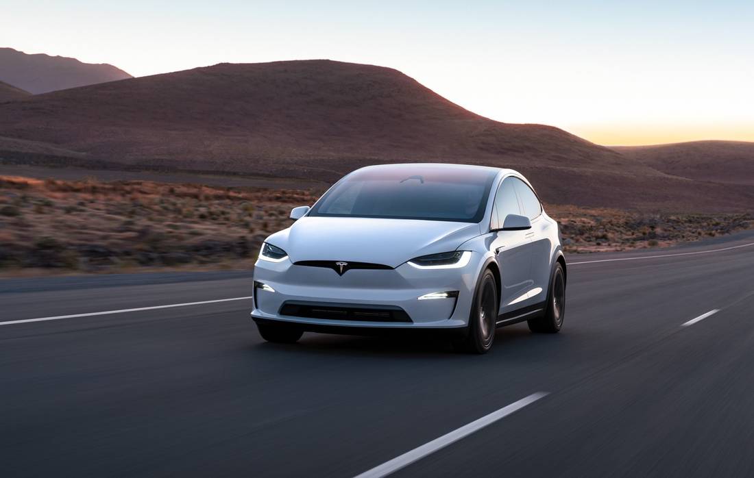 Betekenisvol Televisie kijken voering Tesla Model X: afmetingen, interieurs, motoren, prijzen en concurrenten -  Autoscout24