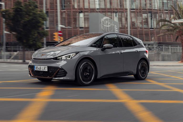 deze-premium-ev-is-ineens-goedkoper-dan-zn-volkse-broertje-maar-let-op-het-addertje-2025-02