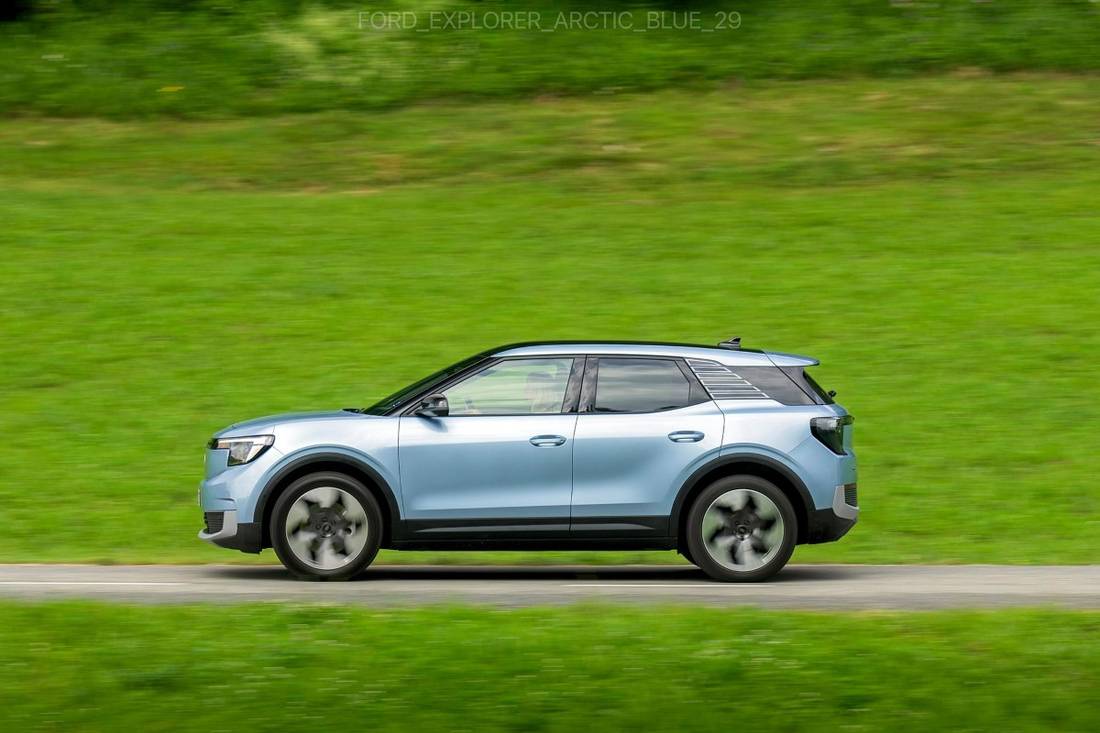 FORD_EXPLORER_ARCTIC_BLUE_29-LOW