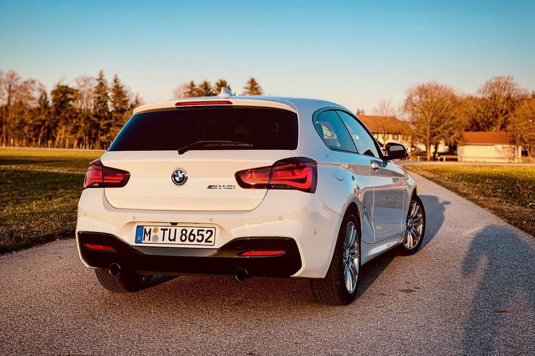 BMW-M140i-back