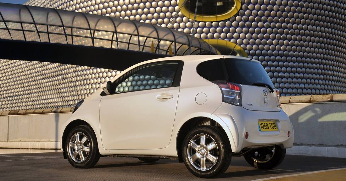 toyota-iq-back