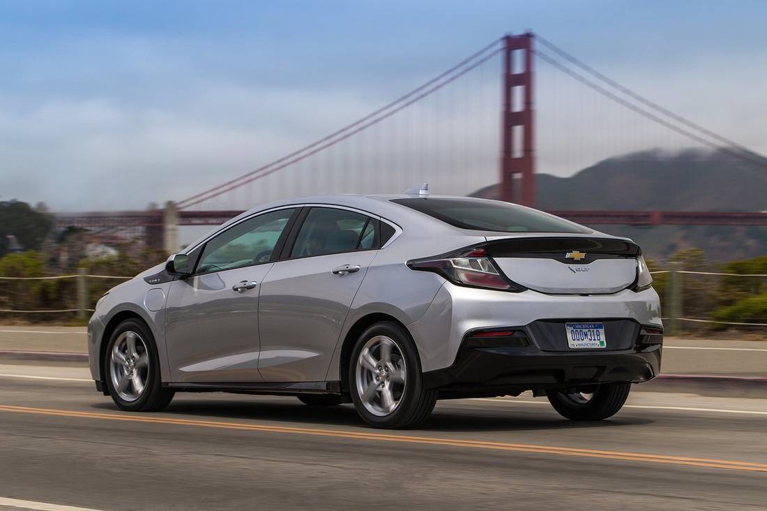 chevrolet-volt-back