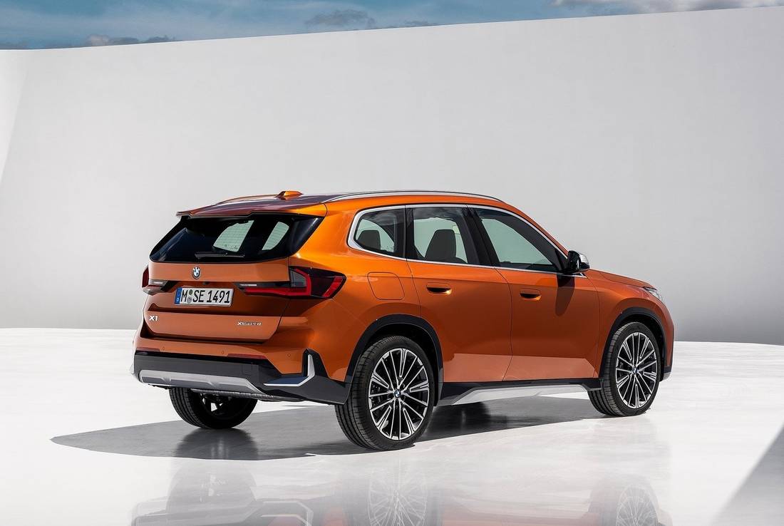 bmw-x1-back