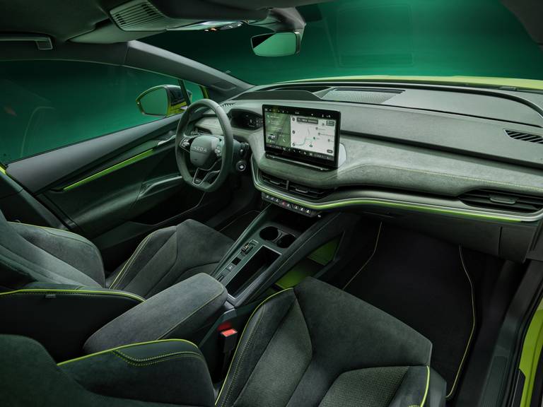 skoda-elroq-rs-laat-kia-ev3-zijn-achterlichten-zien-2025-05