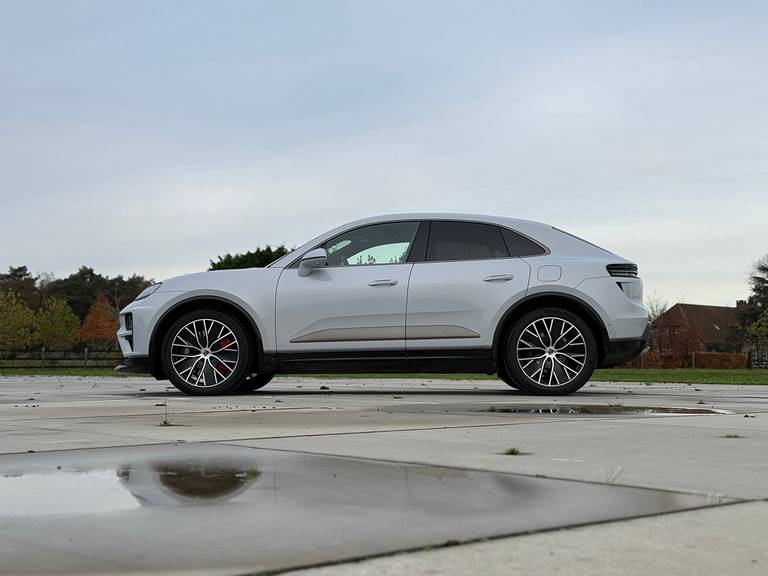 CR-22 - AutoScout24 - Porsche Macan Electric FOTO 6