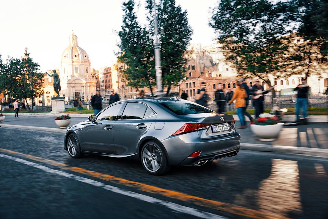 Lexus IS Back