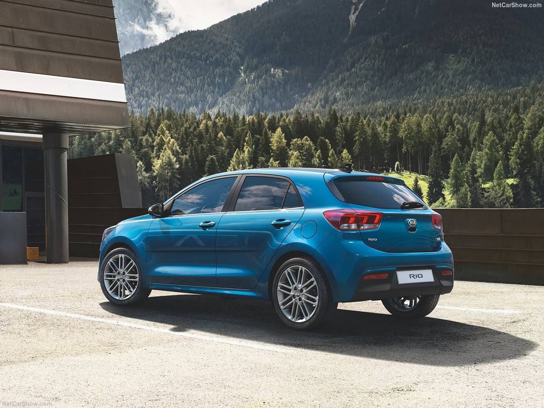 kia-rio-back