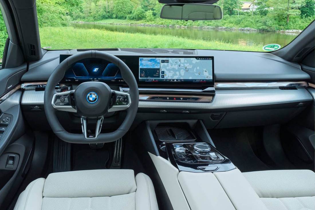 BMW_i5_Touring2