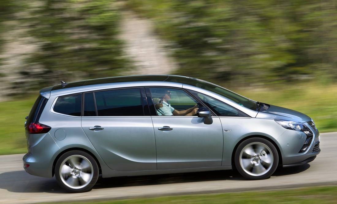 Opel Tourer: afmetingen, motoren, en concurrenten - Autoscout24