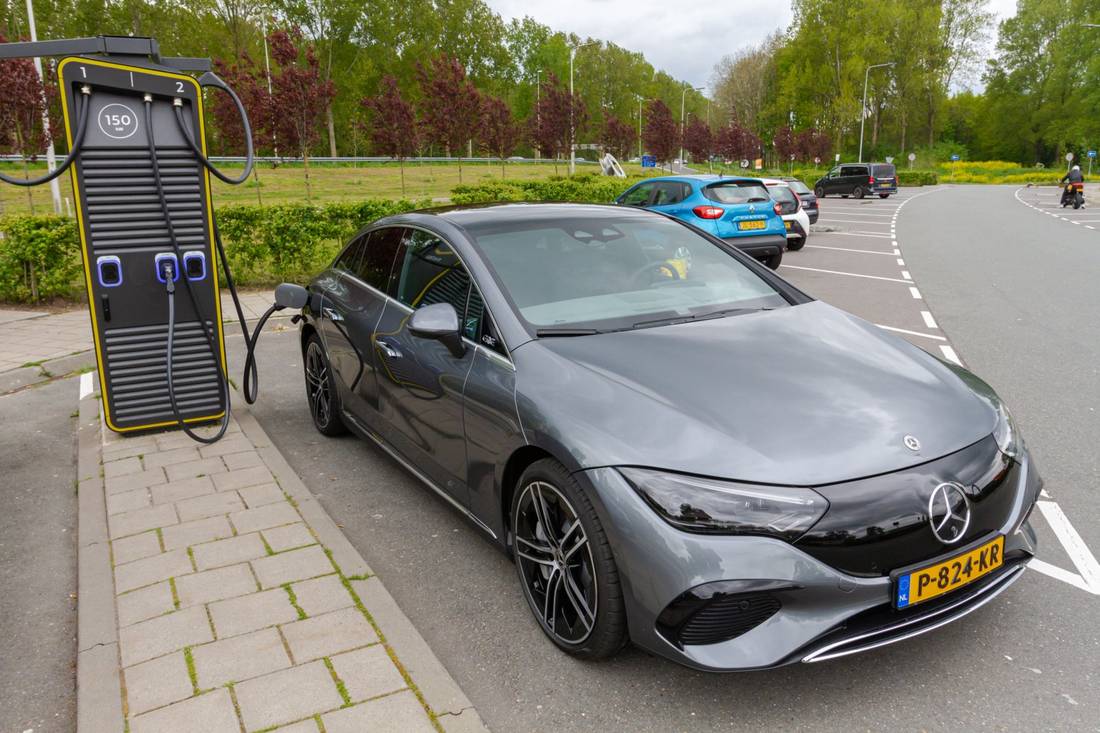 Drie voordelen en drie nadelen van de elektrische Mercedes EQE