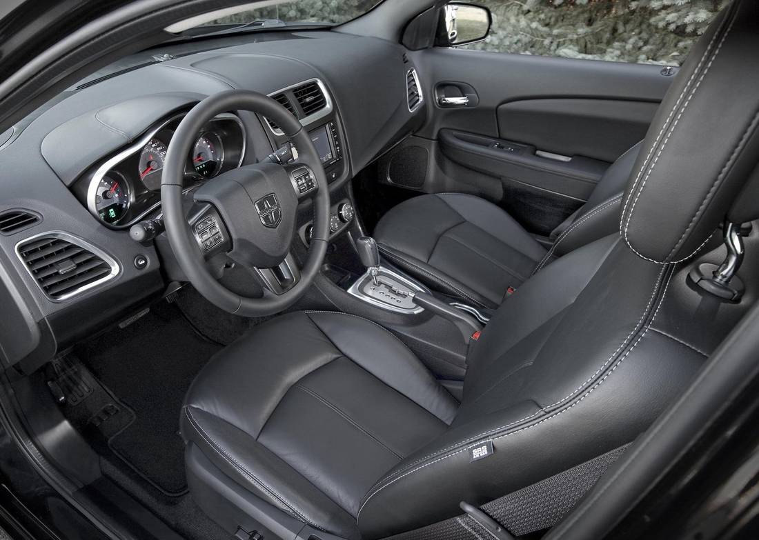 dodge-avenger-interior