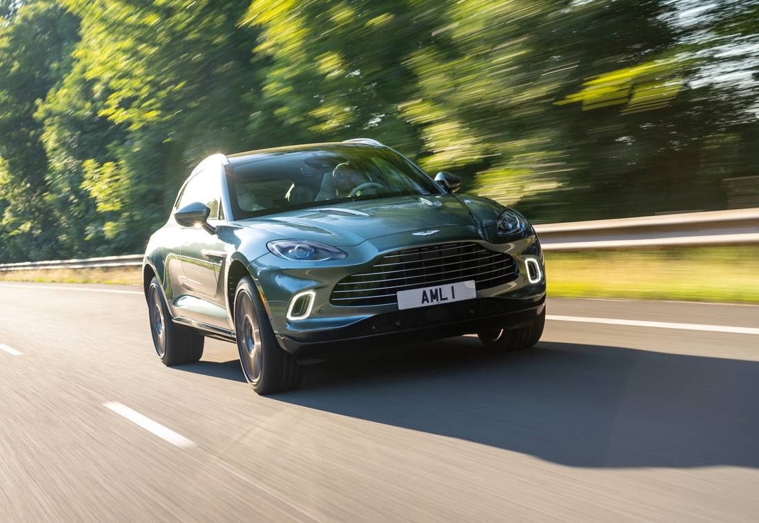 aston-martin-dbx-front