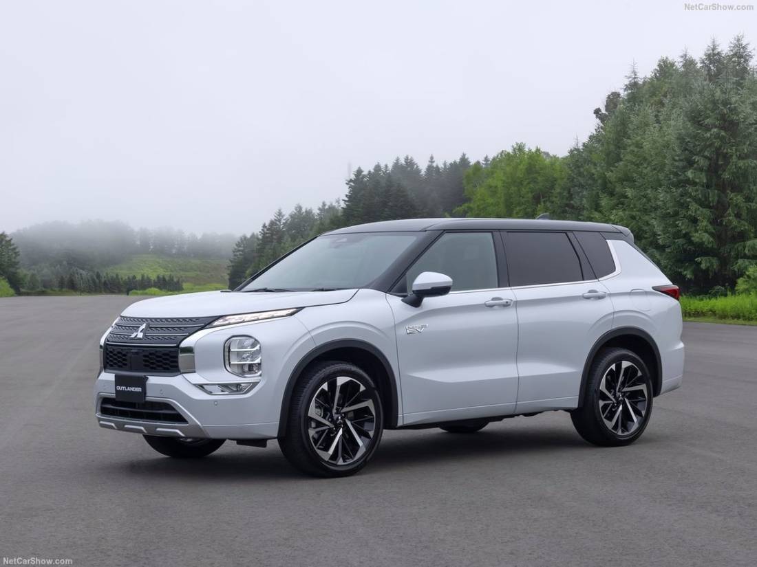 Mitsubishi-Outlander_PHEV-2022-1280-03