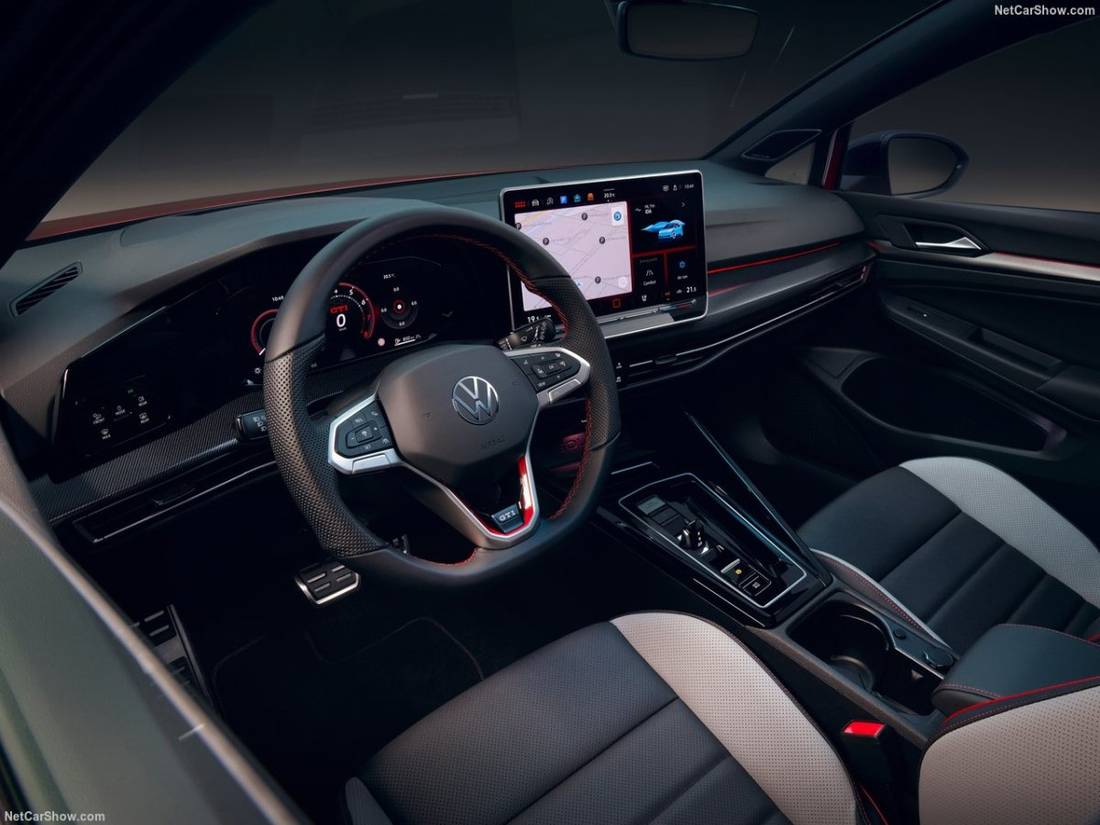 Volkswagen-Golf_GTI-2024-1280-0a