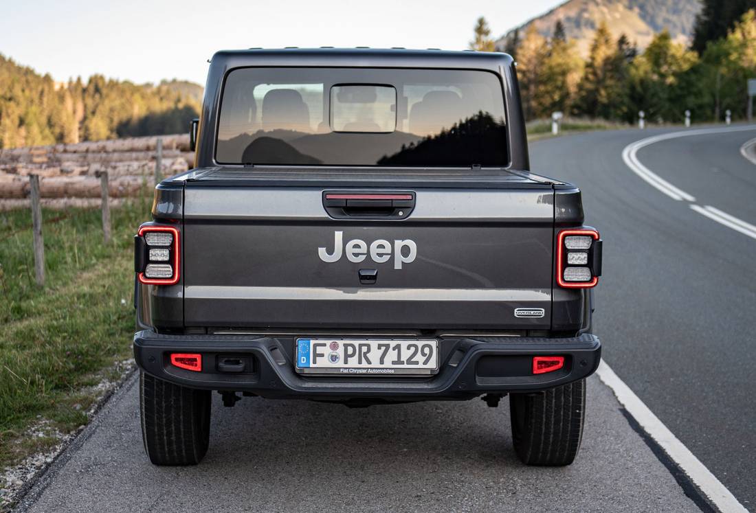 jeep-gladiator-back