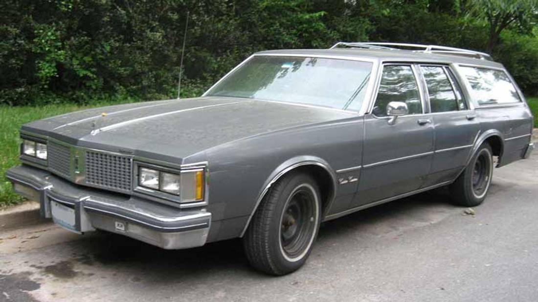 oldsmobile-custom-cruiser-m-02